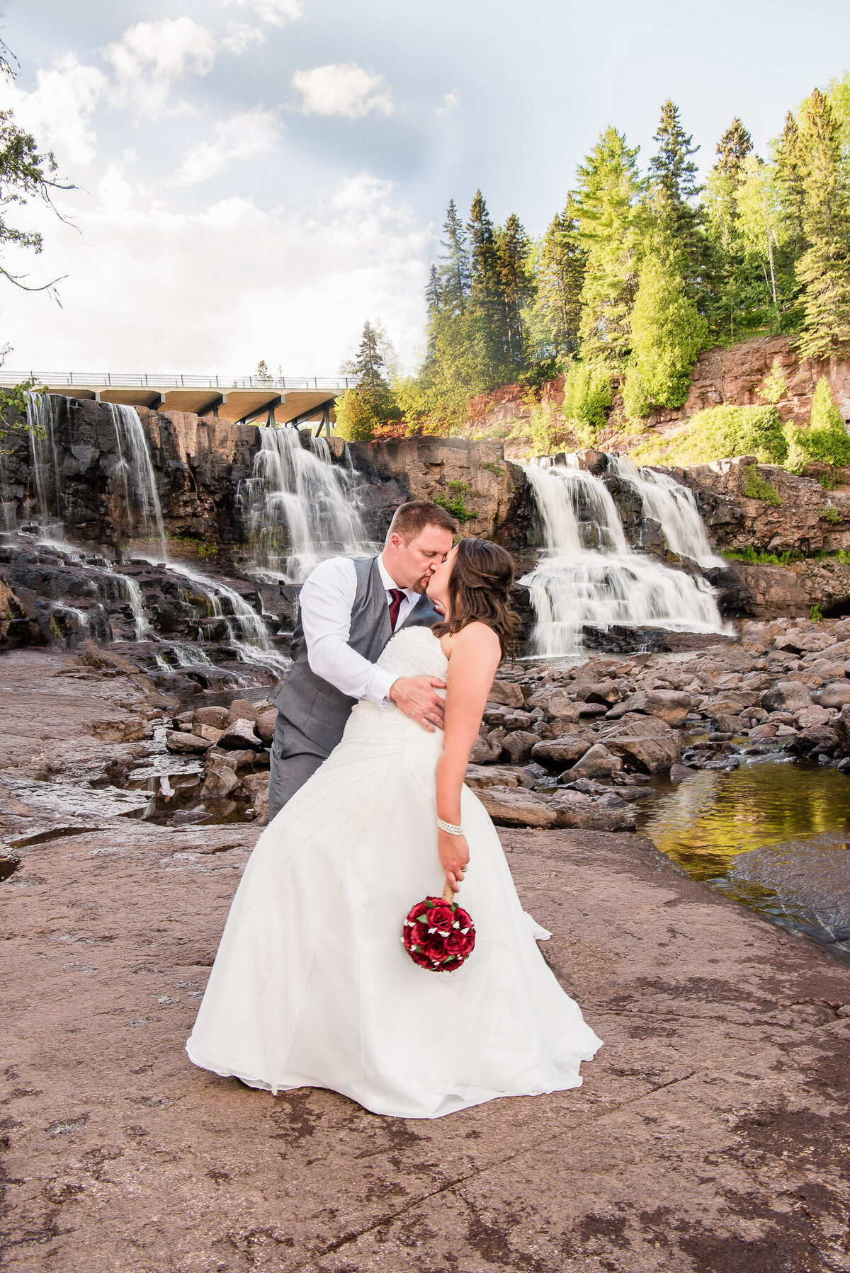 wedding-photo-state-park-waterfall-wisconsin