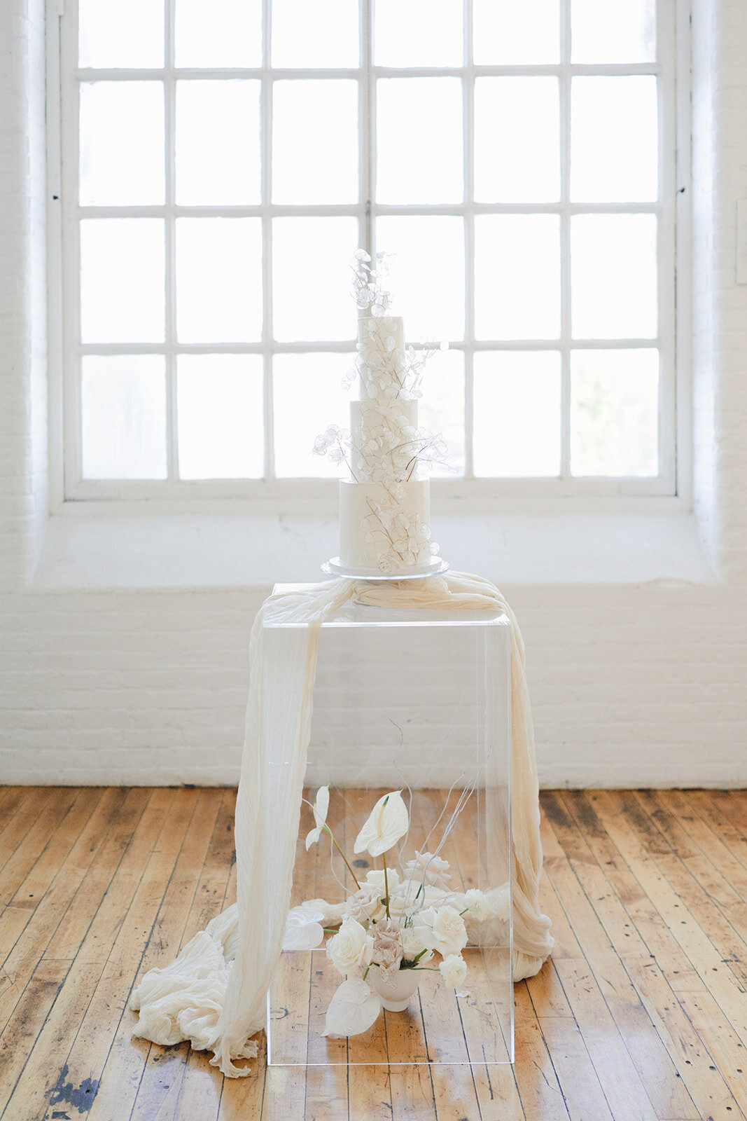 modern-wedding-cake-the-boylston-rooms-ma