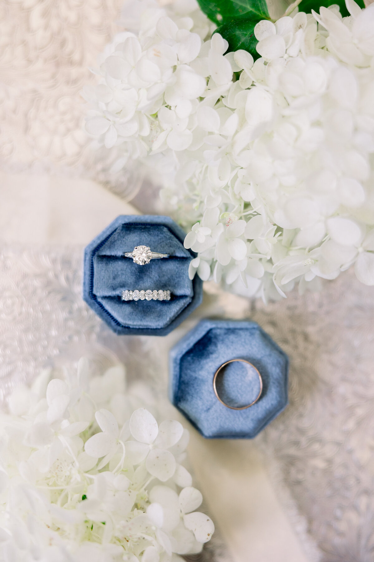 hydrangeas-something-blue-wedding-details