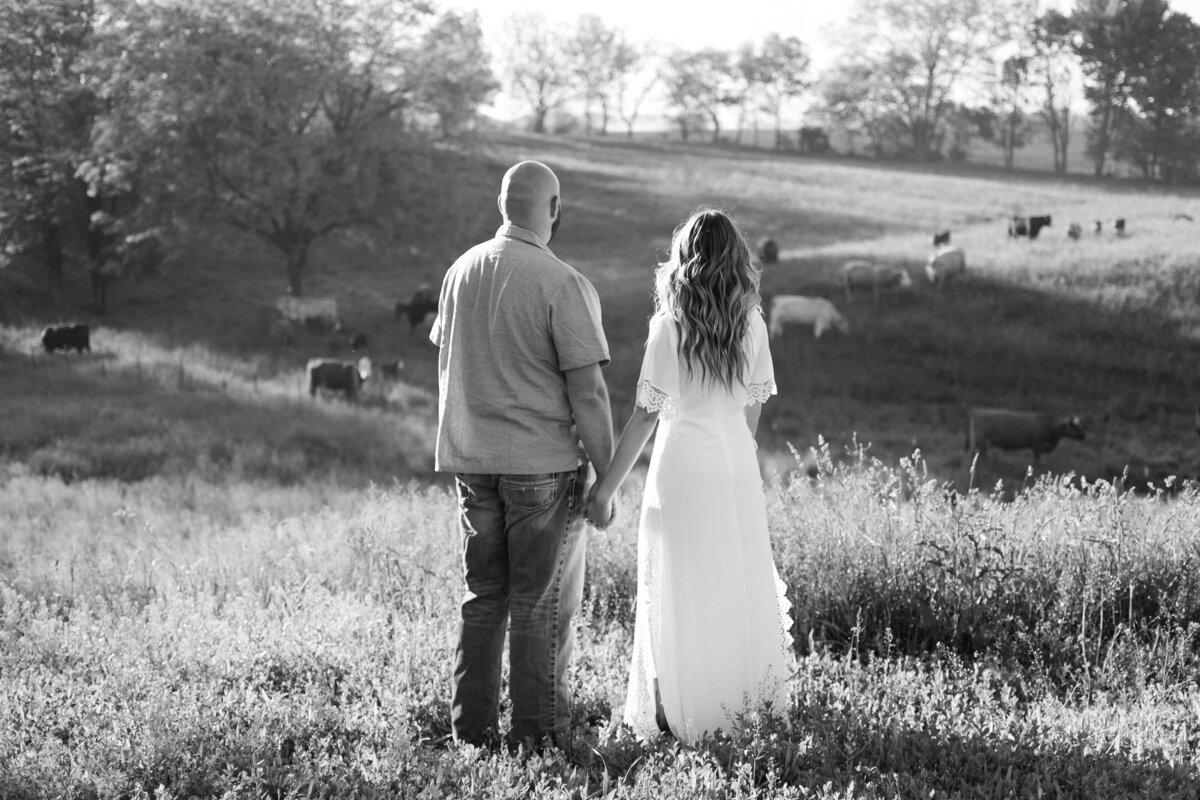 Taylor Elizabeth Photography Weddings and Lifetyle Photographer in Indiana Engagement Photo 5