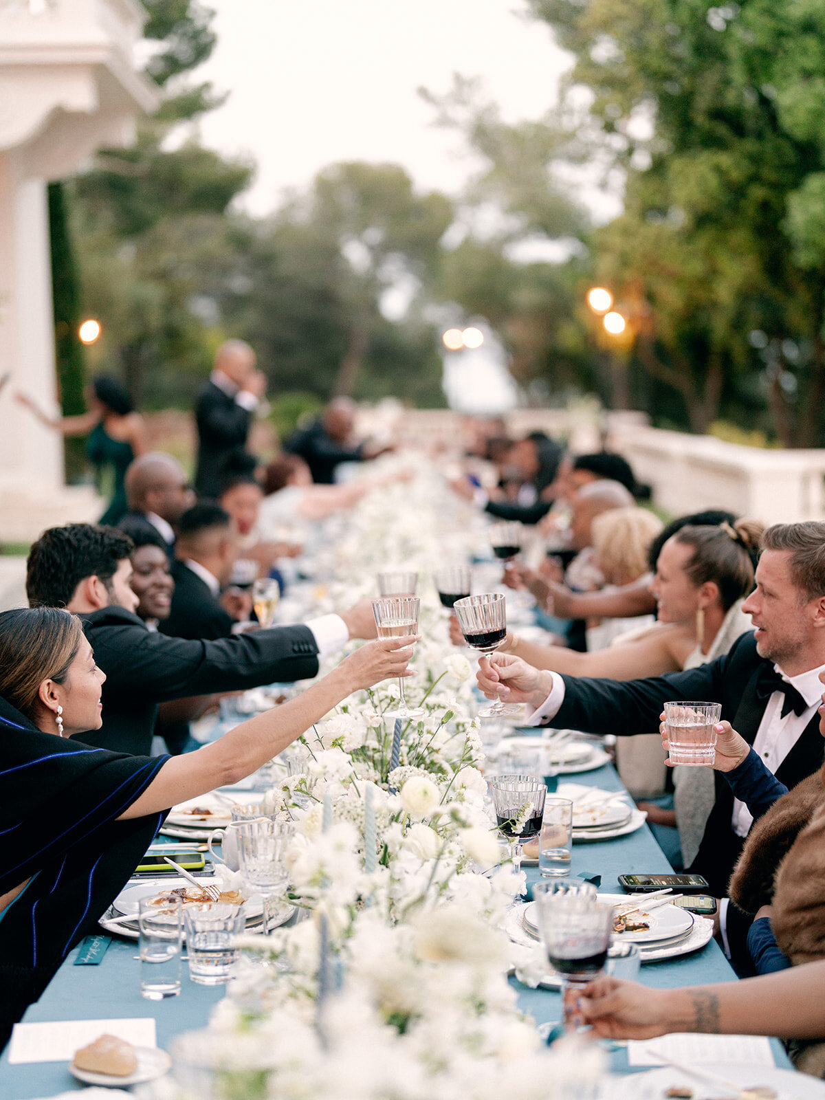 50-intimate-destination-wedding-french-riviera-with-white-flowers