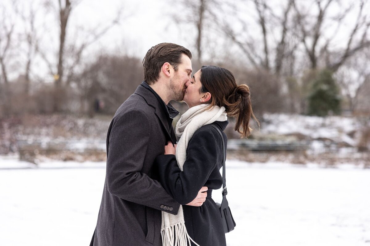Winter-engagement-central-park-snow-2