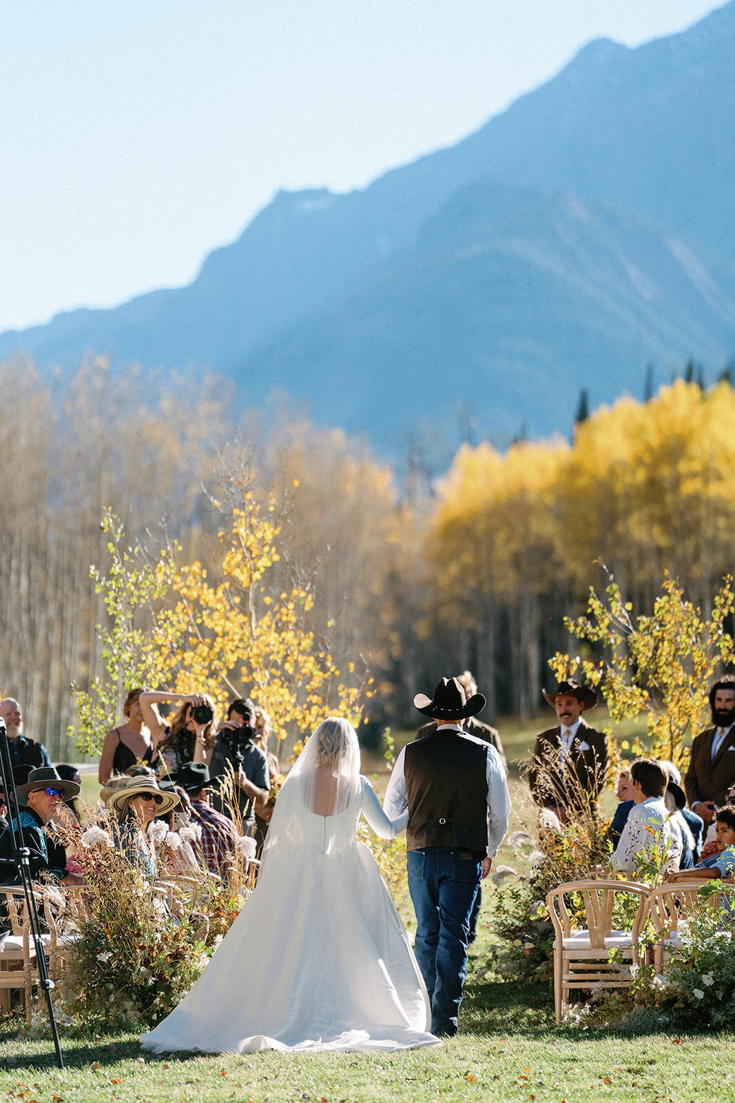 Aspen fall tented wedding at t lazy 7 ranch_RxL-74
