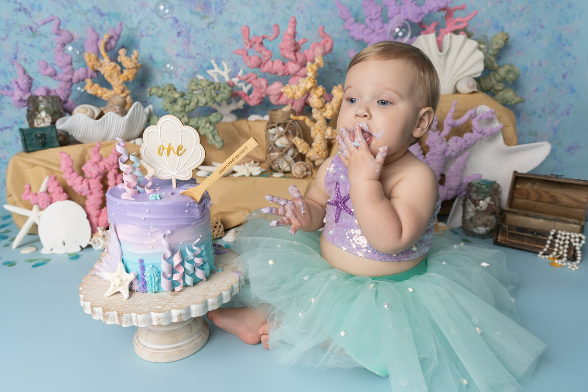 Avery's Cake Smash-March 2025-Sabrina Baxter Photography-Houston Photographer-59-E