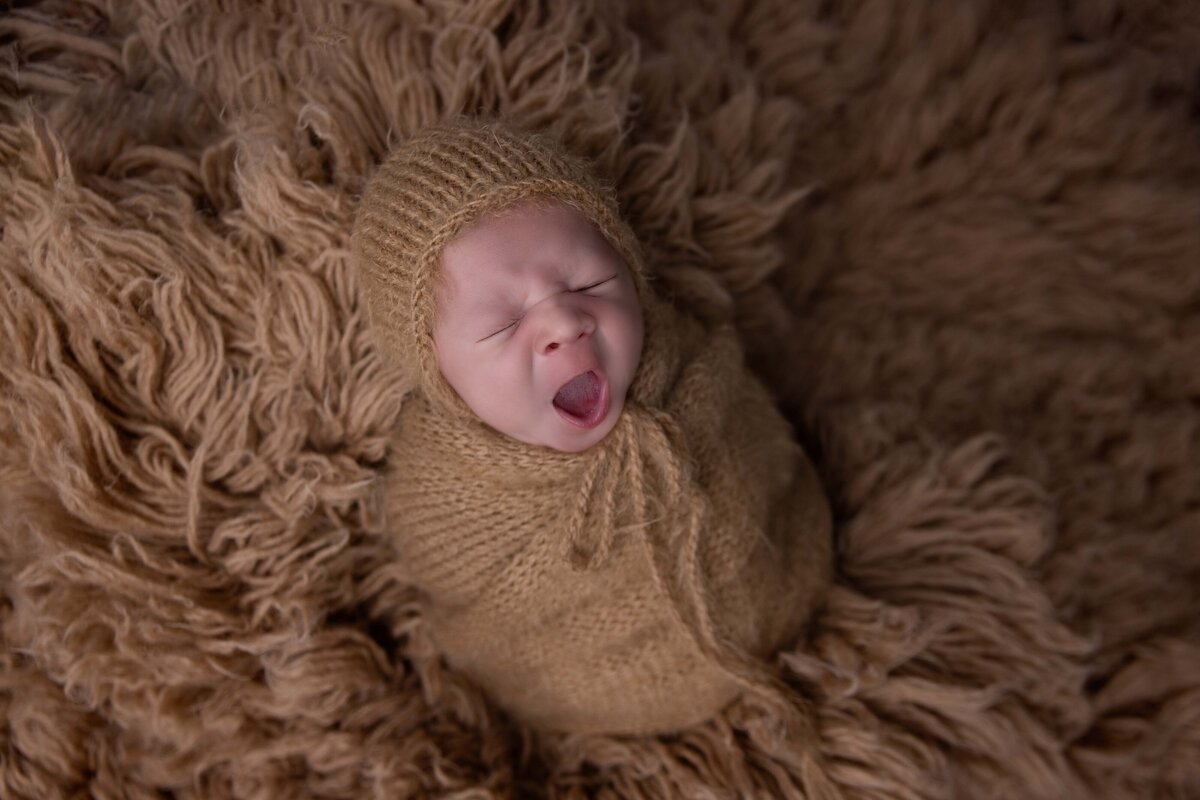 baby-yawn-snug