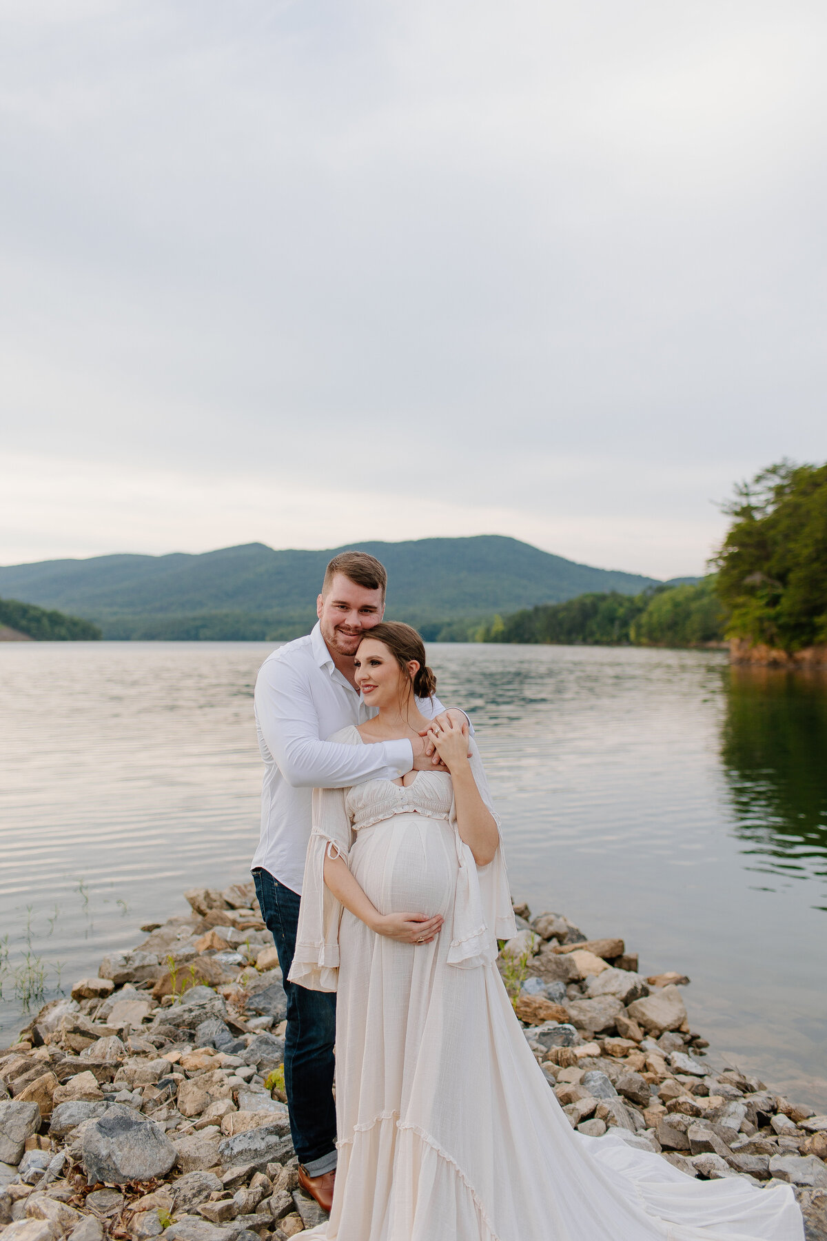 Documentary-Maternity-Session-at-Carvins-Cove-RJ-42