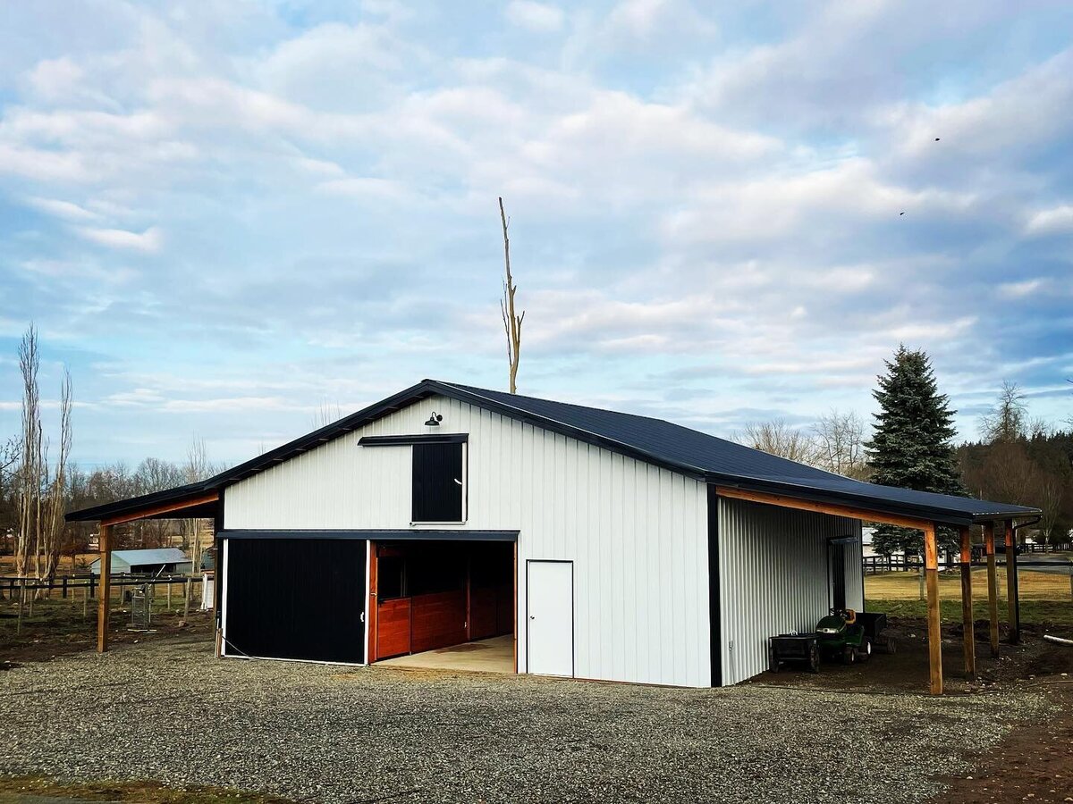 White barn by Northwest Pole Structures