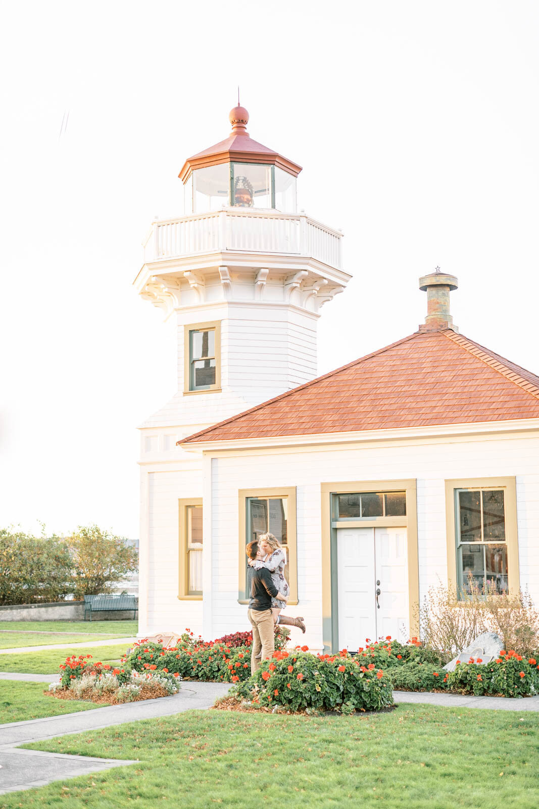 Anniversary Session at Mukilteo Lighthouse Beach_004