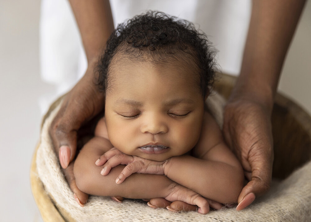 NEWBORN_BABYBOYFRONTPOSEINMOTHERSHANDS