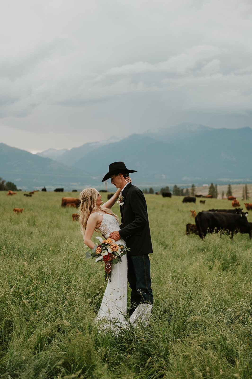 presley-gray-cowboy-luxury-montana-wedding-4254
