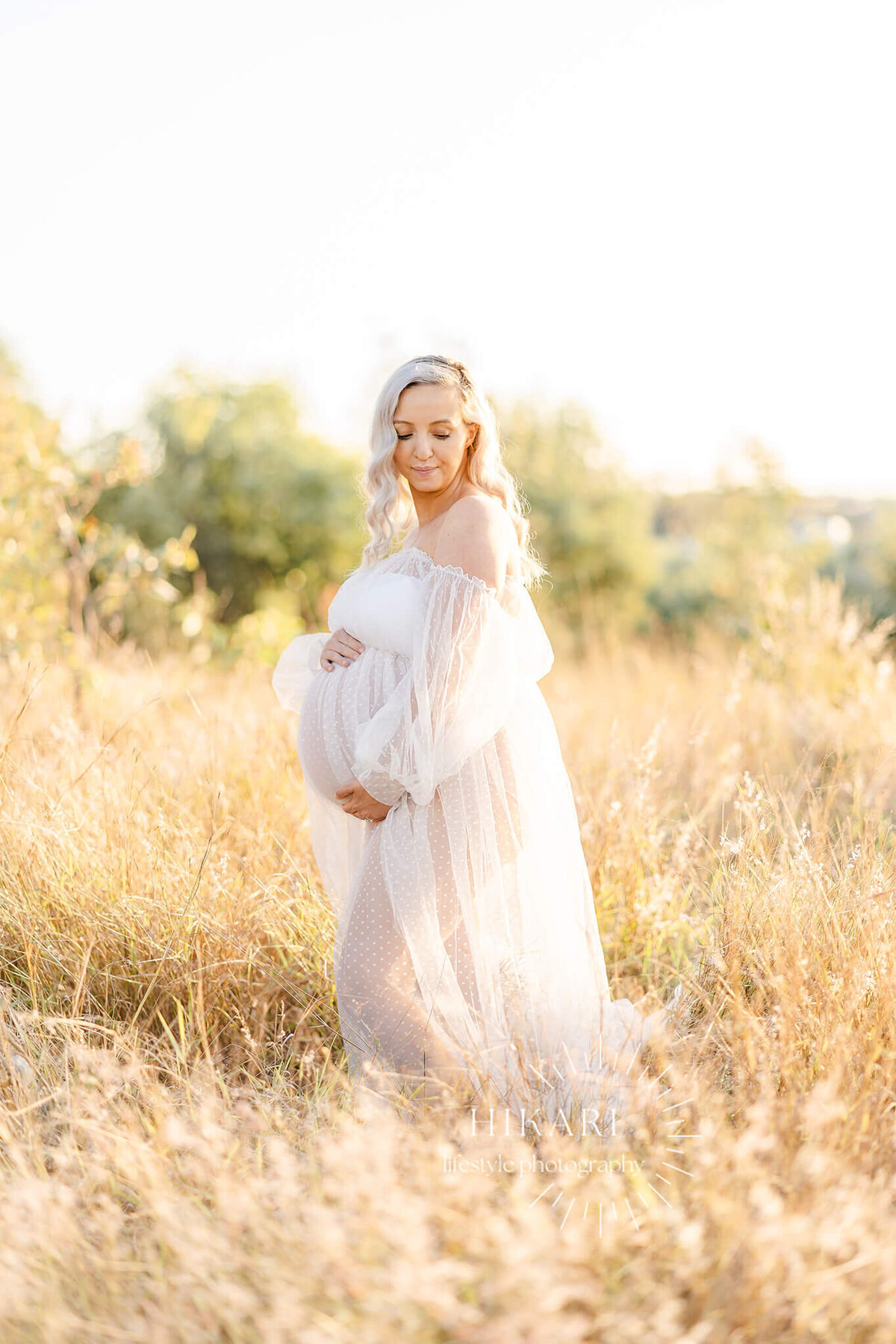 tall grassy field in gold coast perfect for maternity photoshoot location in ormeau fields