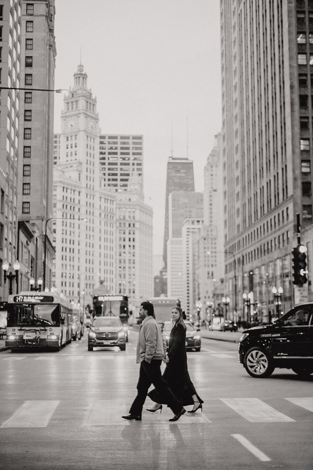 downtown-chicago-riverwalk-wrigley-building-melissa-ferrara-photography01002