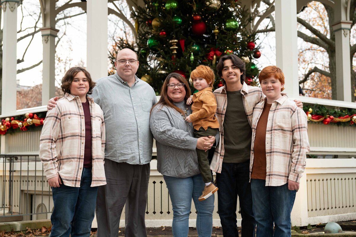 ChristmasFamilyPhotosMedinaOhioPositivelyPortraits-3