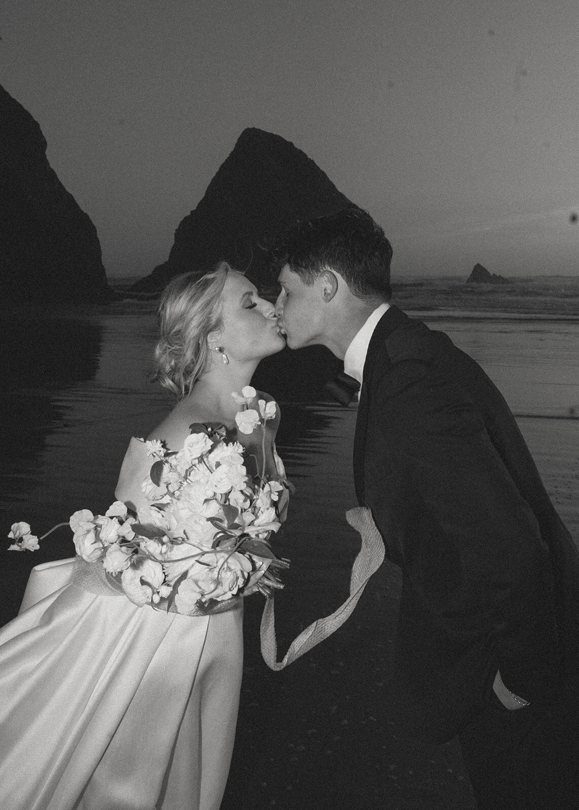Emily-Noelle-Photo-Wedding-Photos-Cannon-Beach-Oregon-01097-2_websize