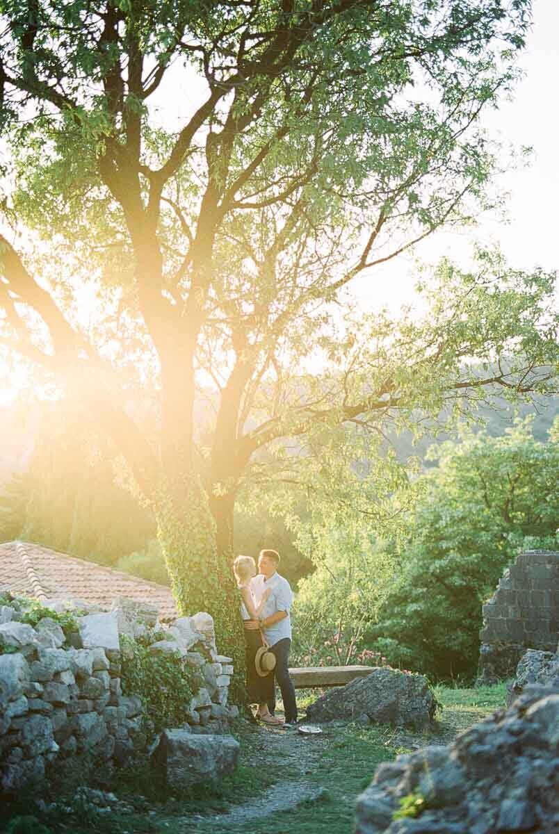 Engagement 1200px-1072