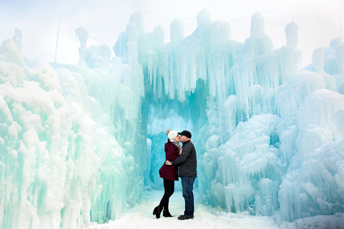 breckenridge-winter-engagement-photos