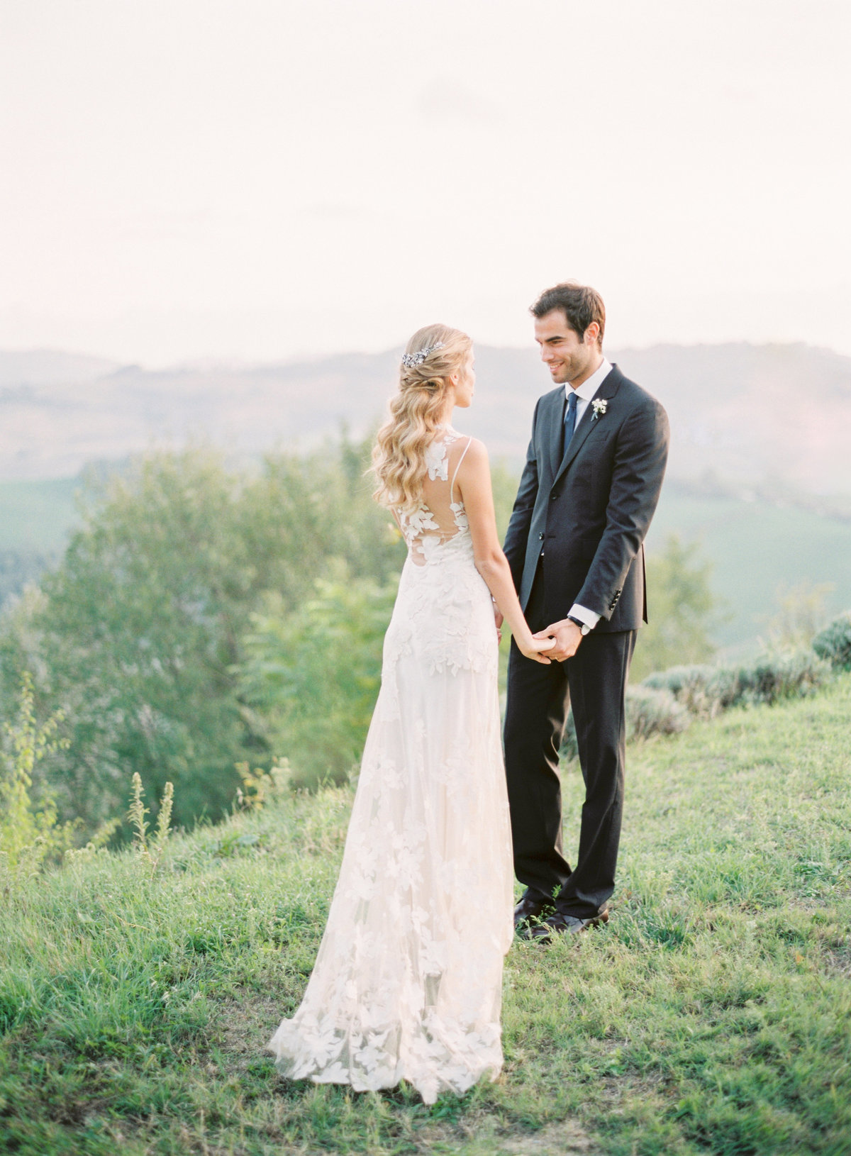 RominaSchischkePhotography-IntimateElopementUrbinoImage00160