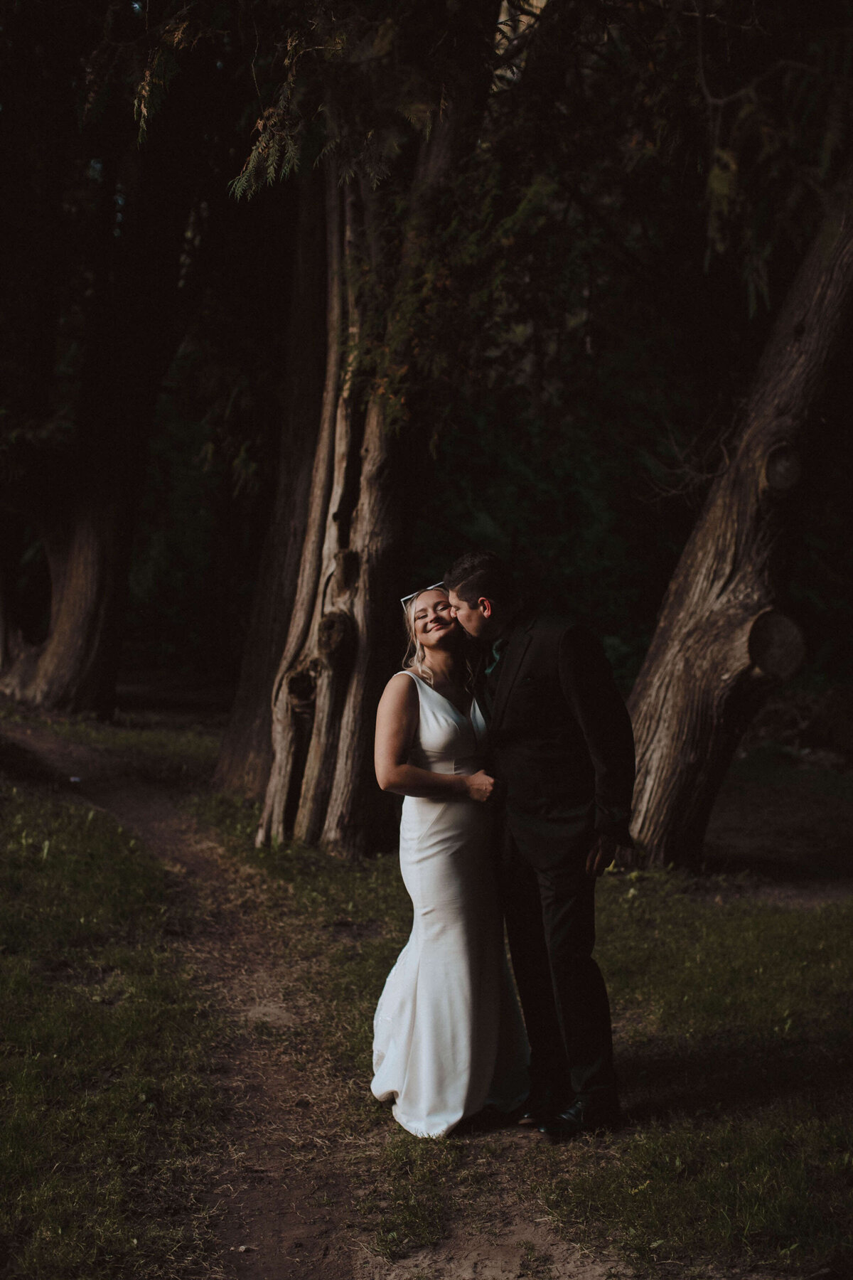 manitowoc-backyard-wedding-nikki-n-photography-459