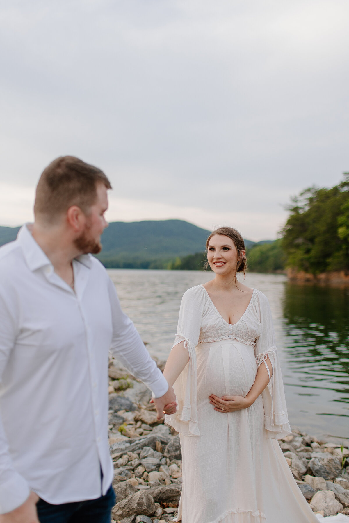 Documentary-Maternity-Session-at-Carvins-Cove-RJ-56