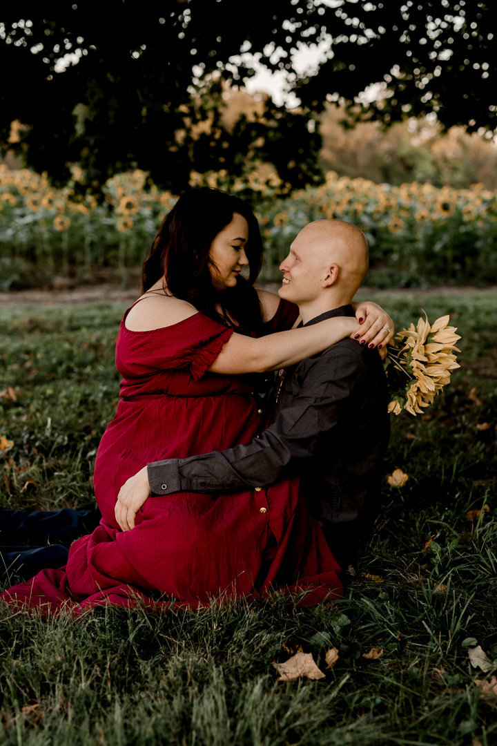 Engagement session in the sunflower field0044