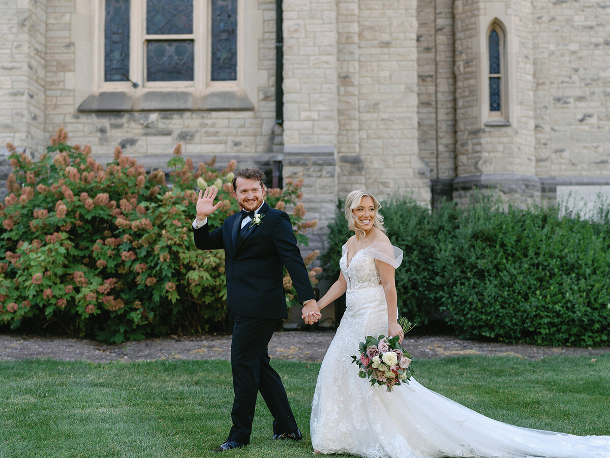 Bride and groom pictures outside of Memorial Presbyterian Church in St. Louis