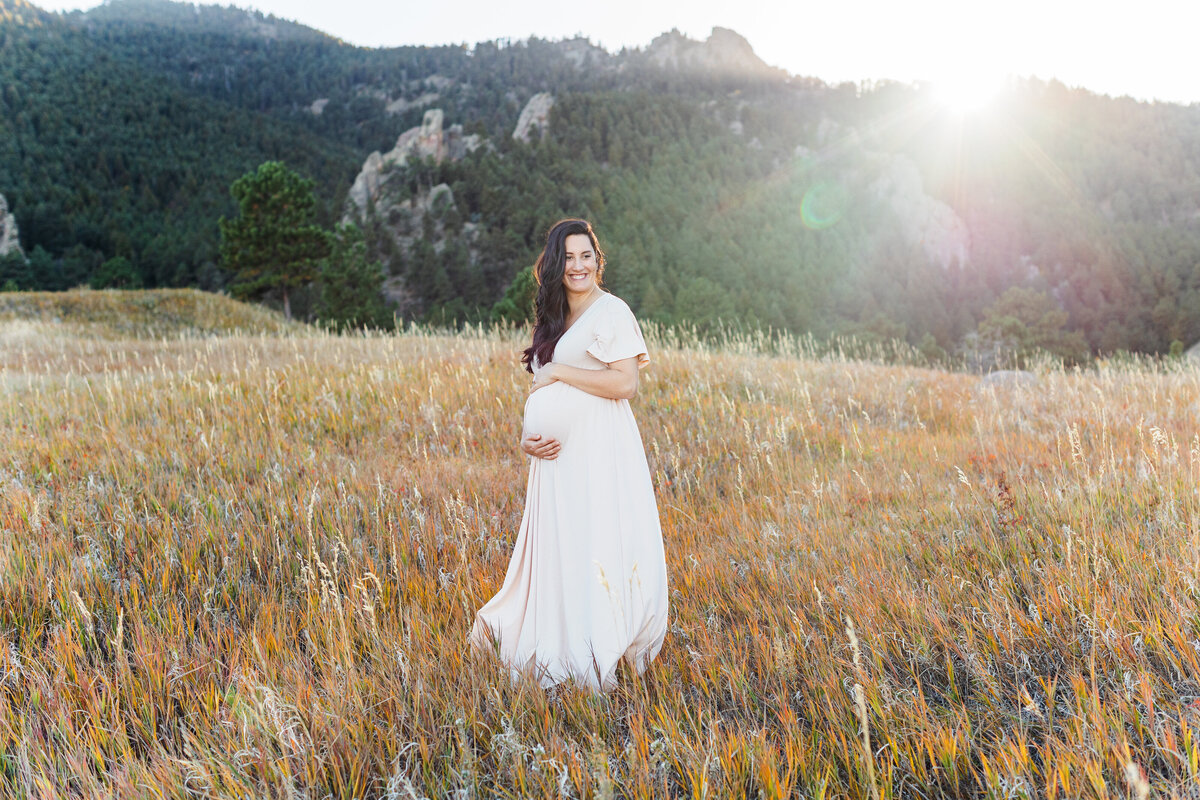 pregnant woman in field for maternity photos