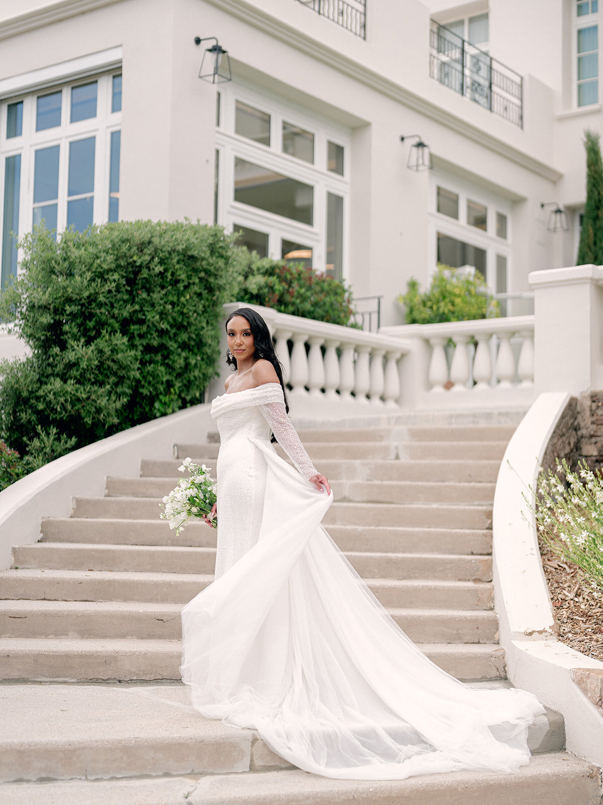 02-intimate-destination-wedding-french-riviera-with-white-flowers