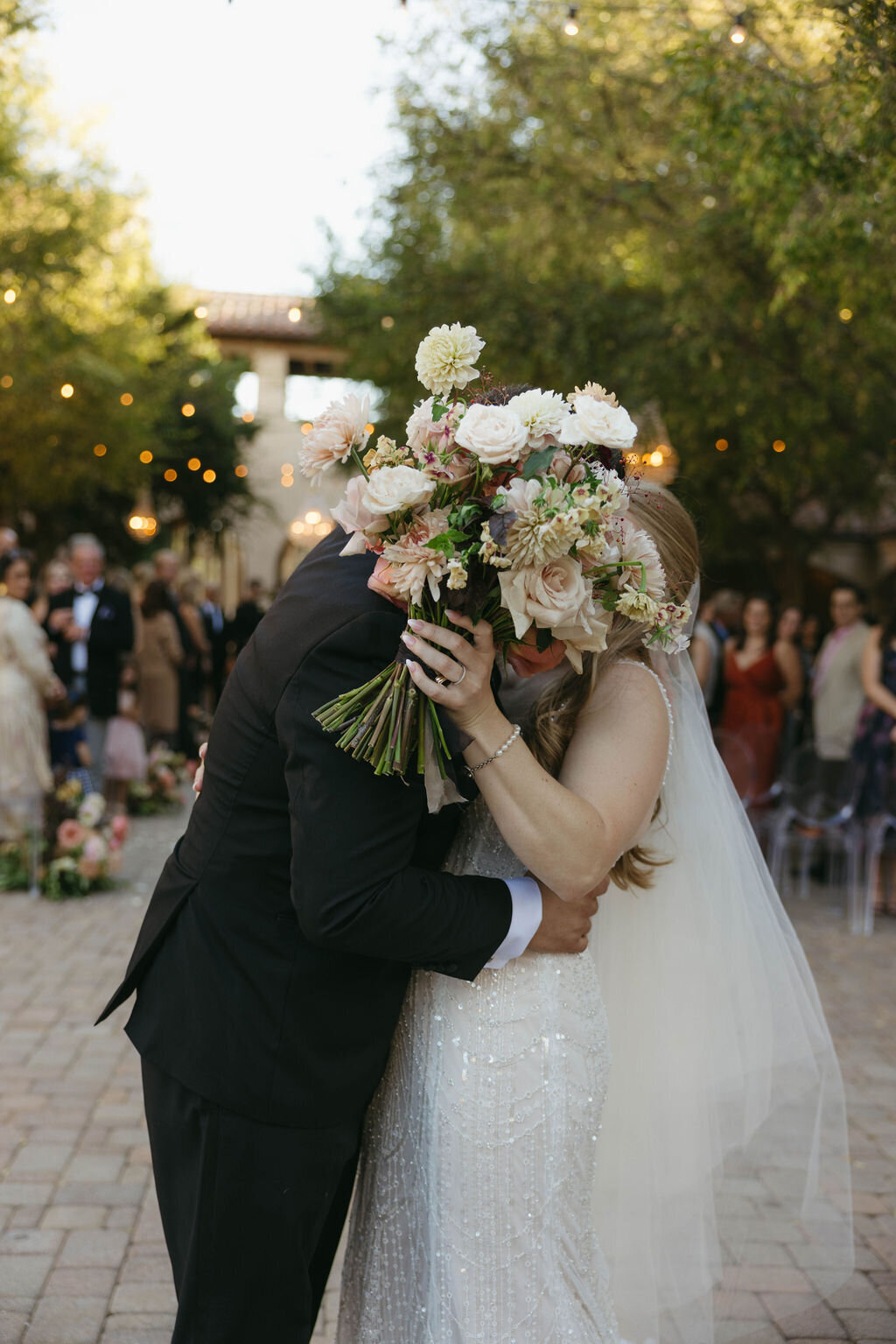 pretty-palm-leaf-event-co-molly-and-rodrigo-wedding-in-serra-plaza-43