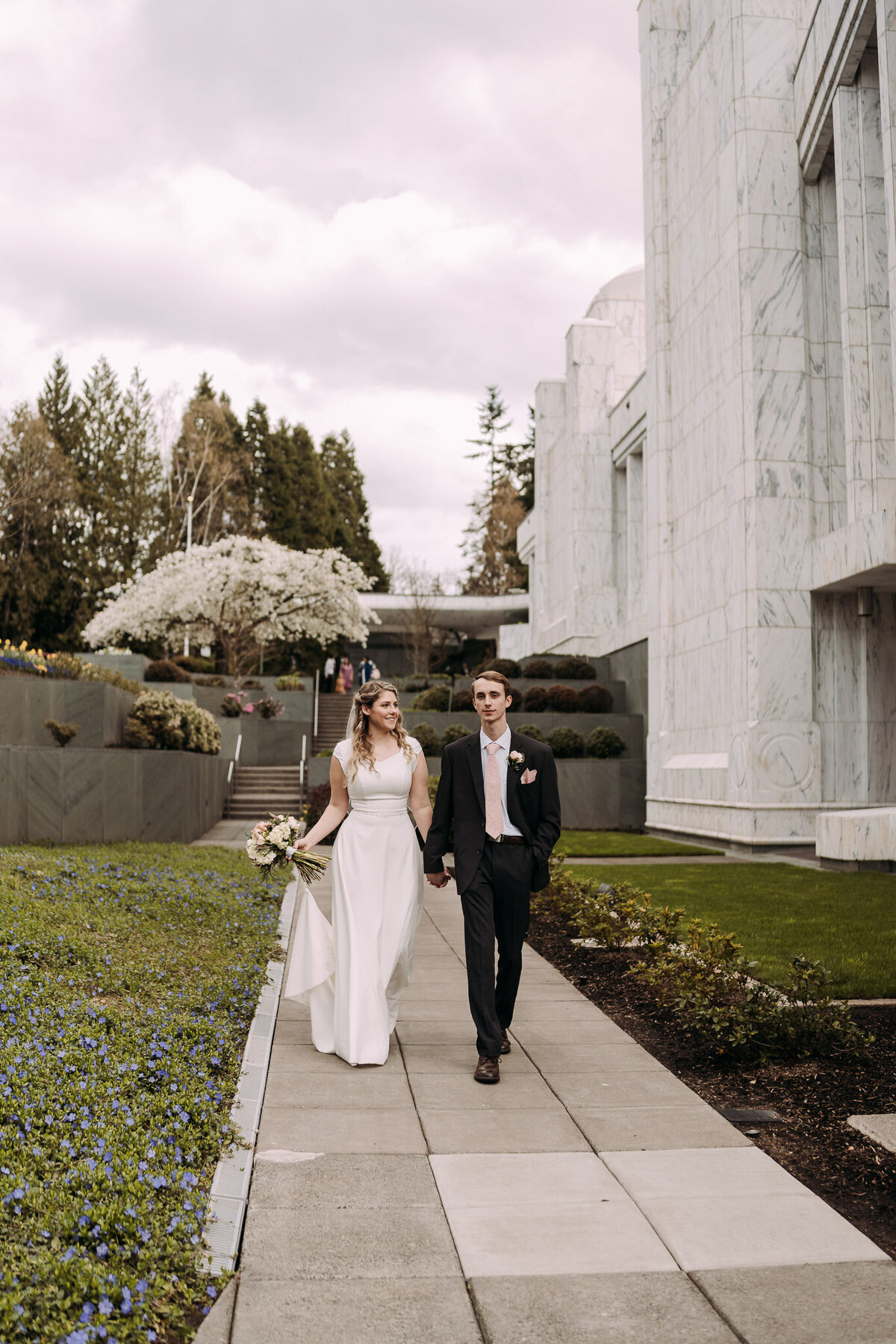 Joyce Li Photography Destination Wedding Elopement Engagement Lifestyle Portrait Photographer West Coast Seattle Washington California portlandoregontemplewedding-6