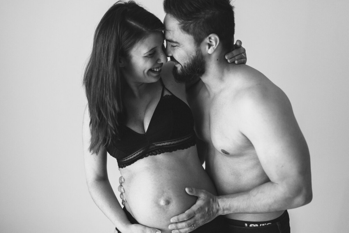 natural couples maternity photoshoot in studio hampshire