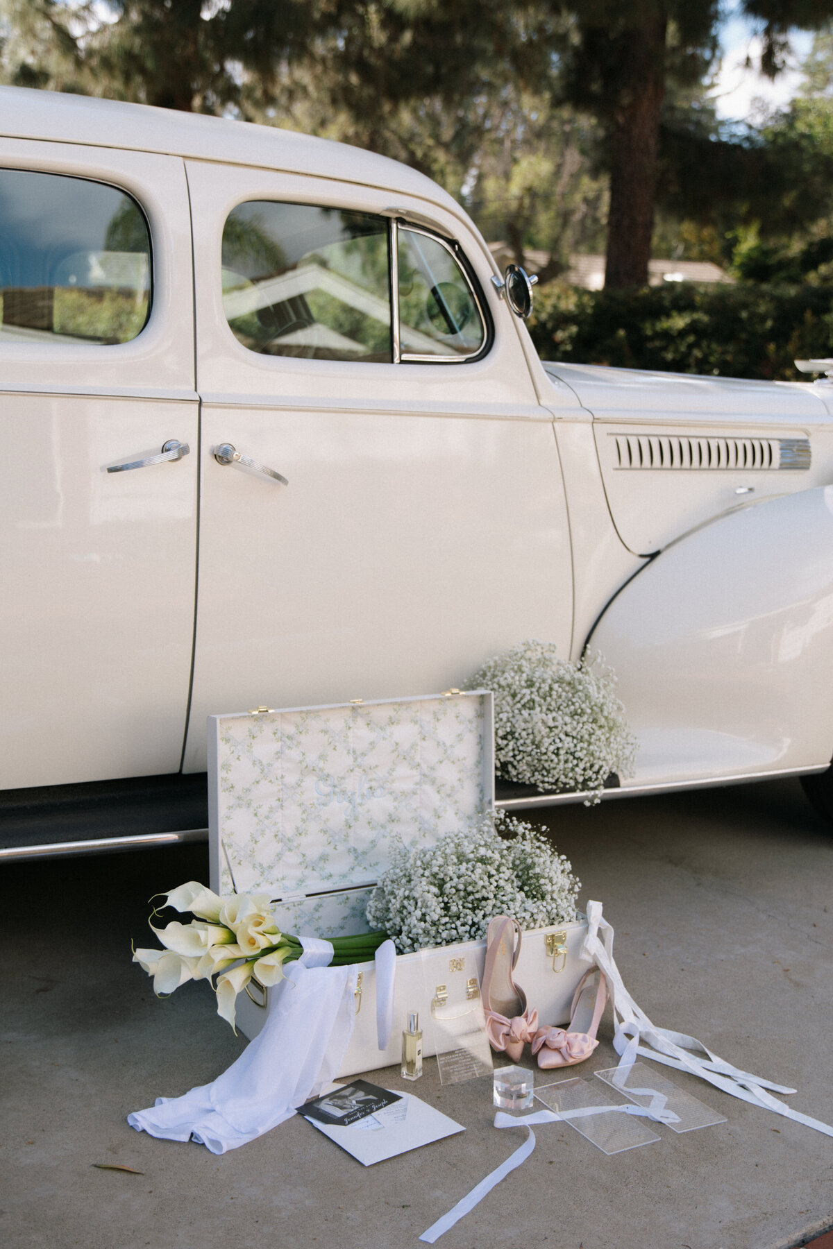 vintage car with wedding details