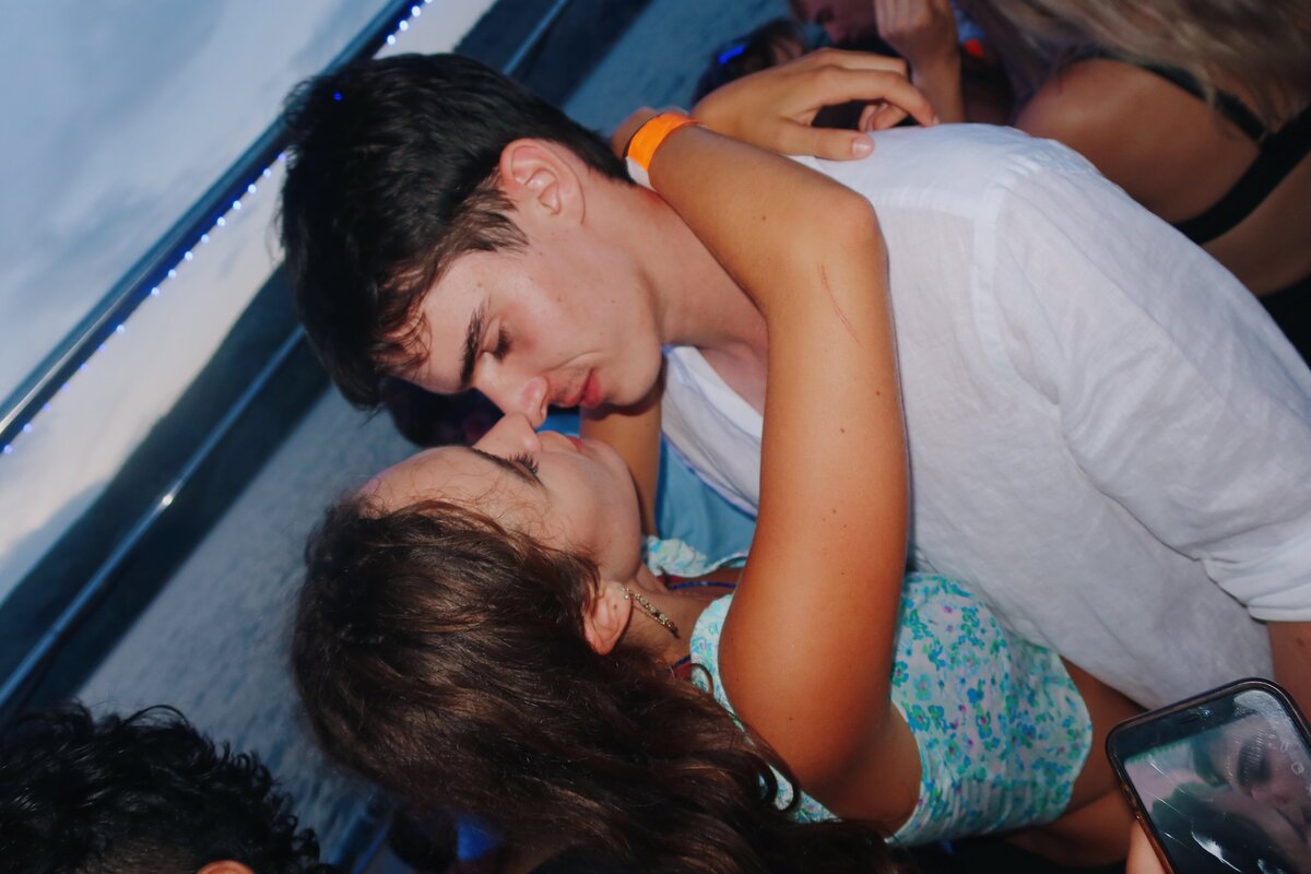 93480848-4EFE-453D-BEBE-9D62DB004545
