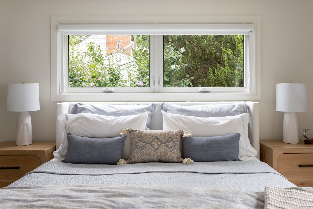 KatCo_Interiors-LakeHouse-PrimaryBedroom-05