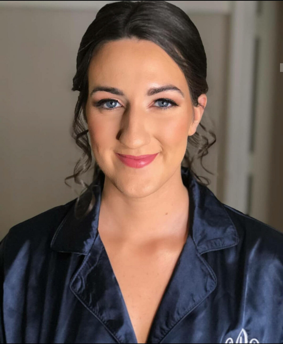 Classic bridal makeup with a defined eye and glowing highlight – styled by Lyds Makeup for a Connecticut wedding.