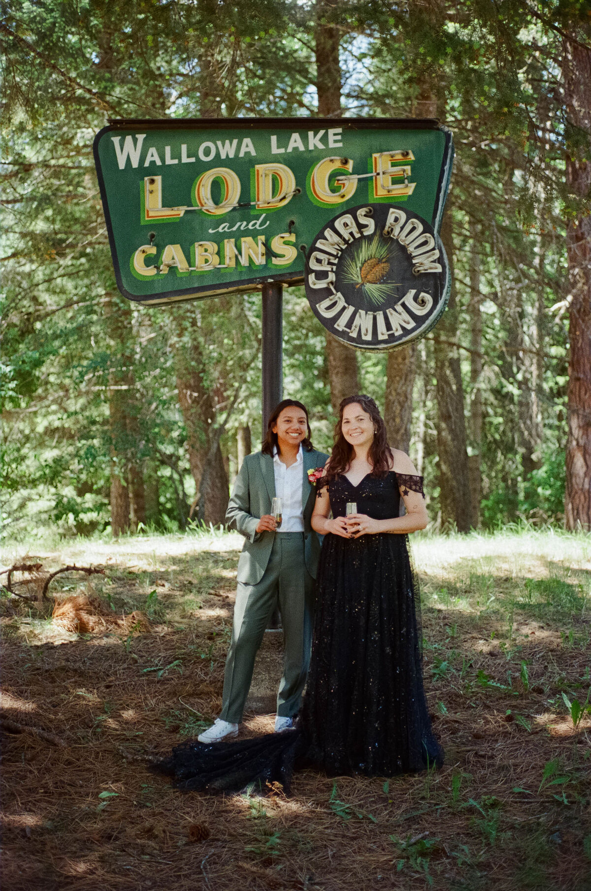 Champagne_Brenda&JanieElopementPhotos_OregonWeddingPhotographer_KuroCreativeHouse-13