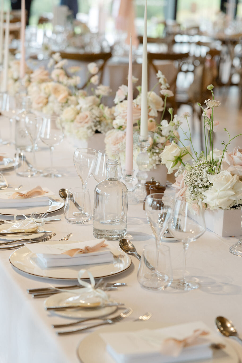 luxury-long-tablescape-wedding-detail-photography