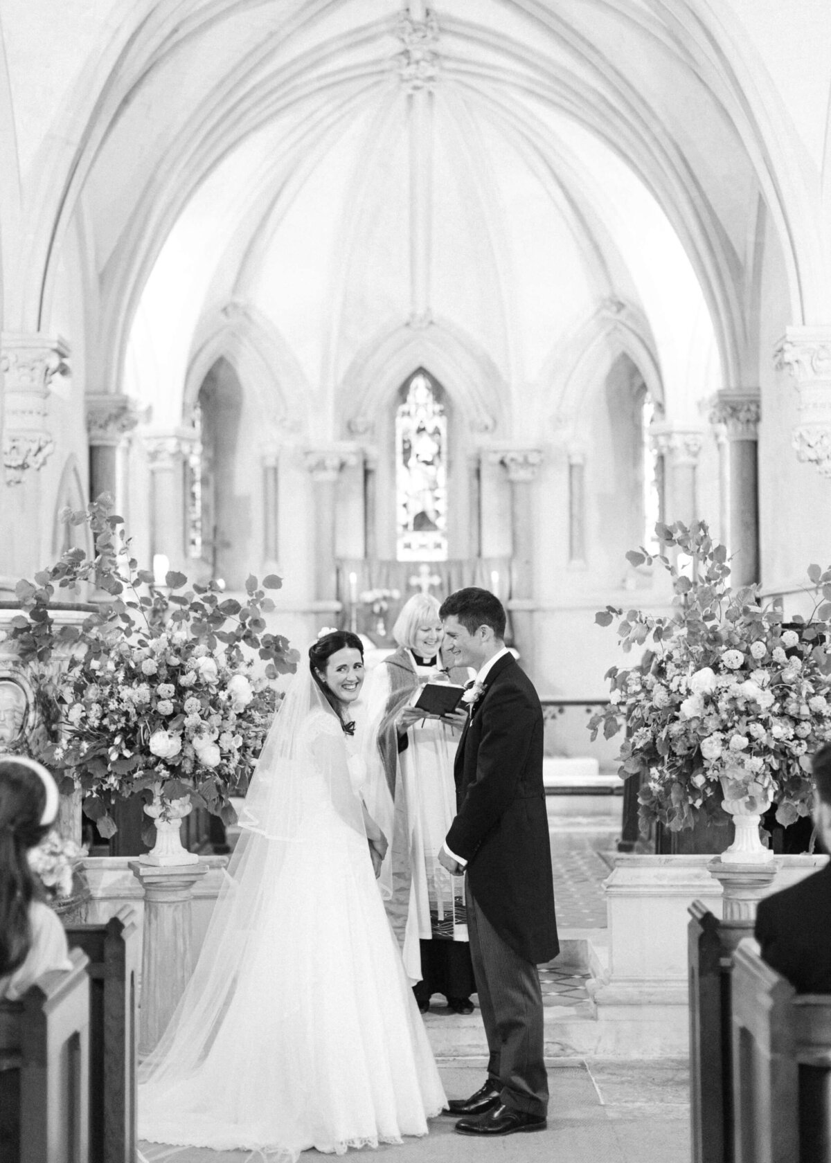 chloe-winstanley-weddings-wiltshire-bride-church-ceremony-black-white