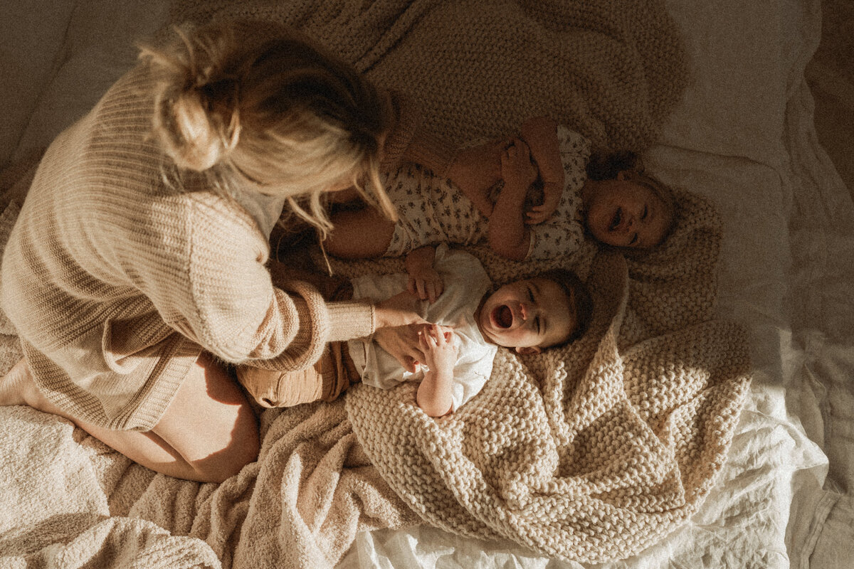 cincinnati-newborn-photographer-mom10