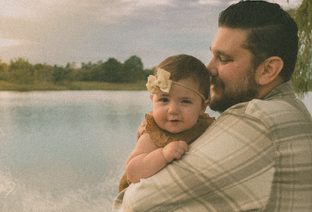 film-like candid father daughter photo