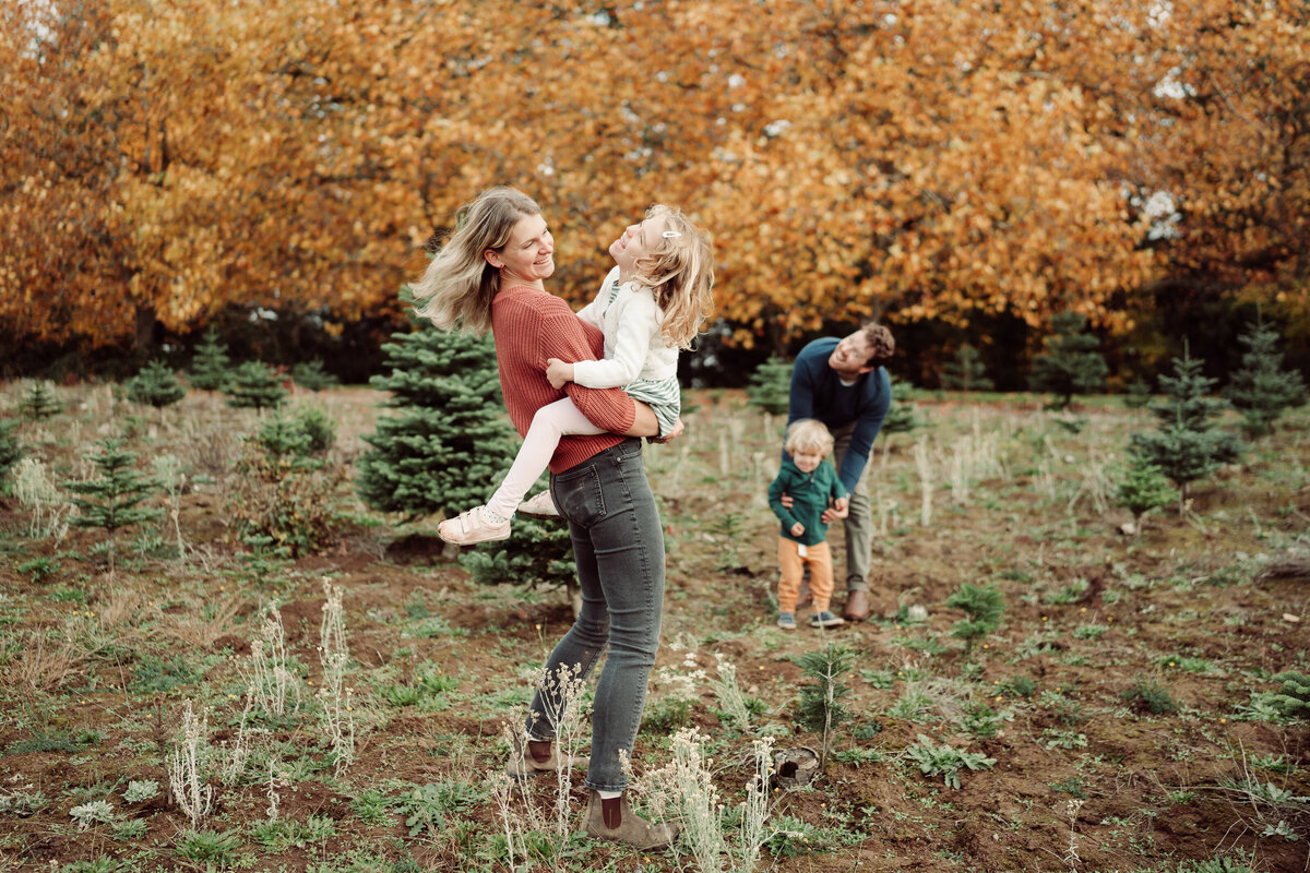 Portland-Christmas-Tree-Farm-Mini-Sessions-050