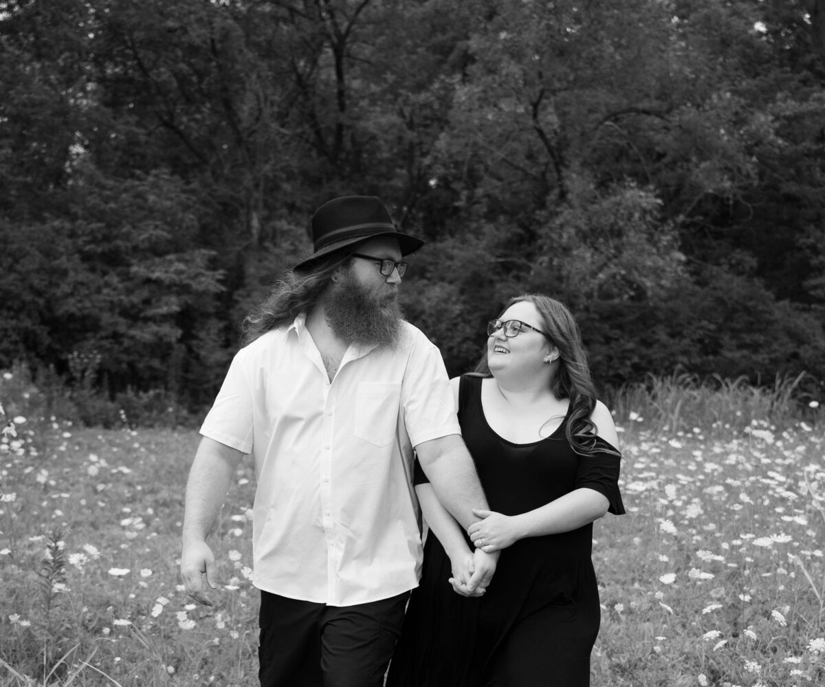 Taylor Elizabeth Photography Weddings and Lifetyle Photographer in Indiana Engagement Photo 21