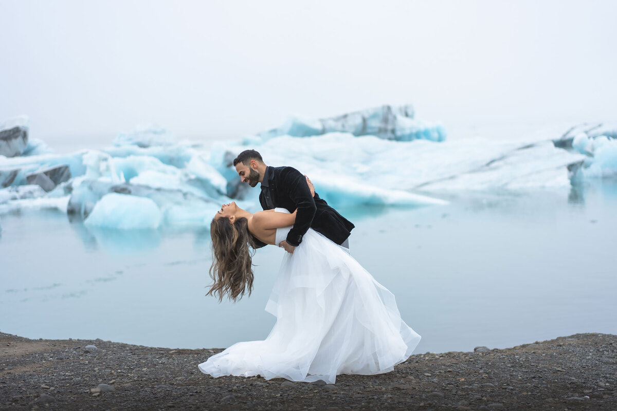 iceland-jokulsarlon-glacier-lagoon-icebergs-elopement