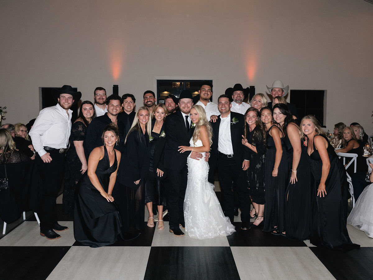 2025-10-11_DykesWeddingPreviews_MollyMurphyPhotography-106