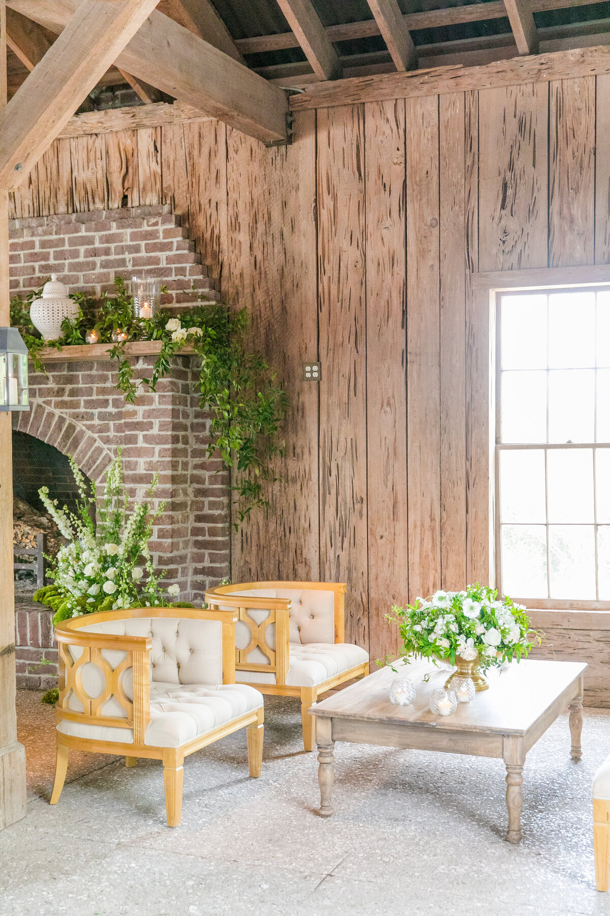 Boone Hall Plantation venue elegant spring soiree wedding  |  Charleston wedding photographer Dana Cubbage Weddings