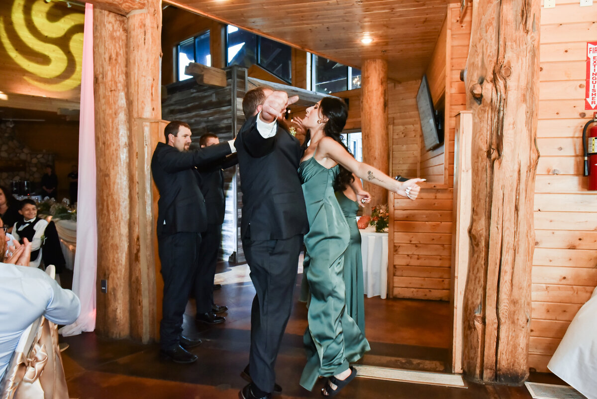 4286-Wedding at The Grands at Mulligans in Sartell Minnesota- Wedding Photographer Nicole Hollenkamp