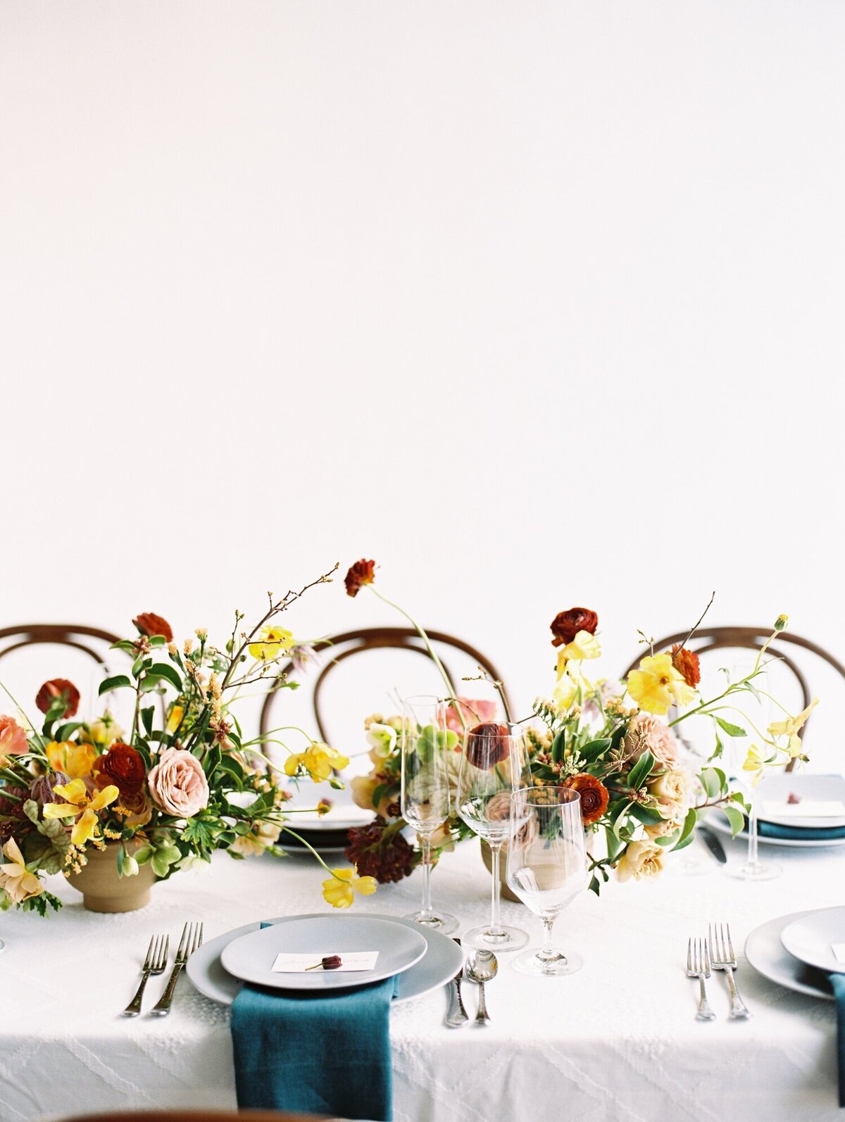 clean-white-colorful-wedding-inspiration_1396