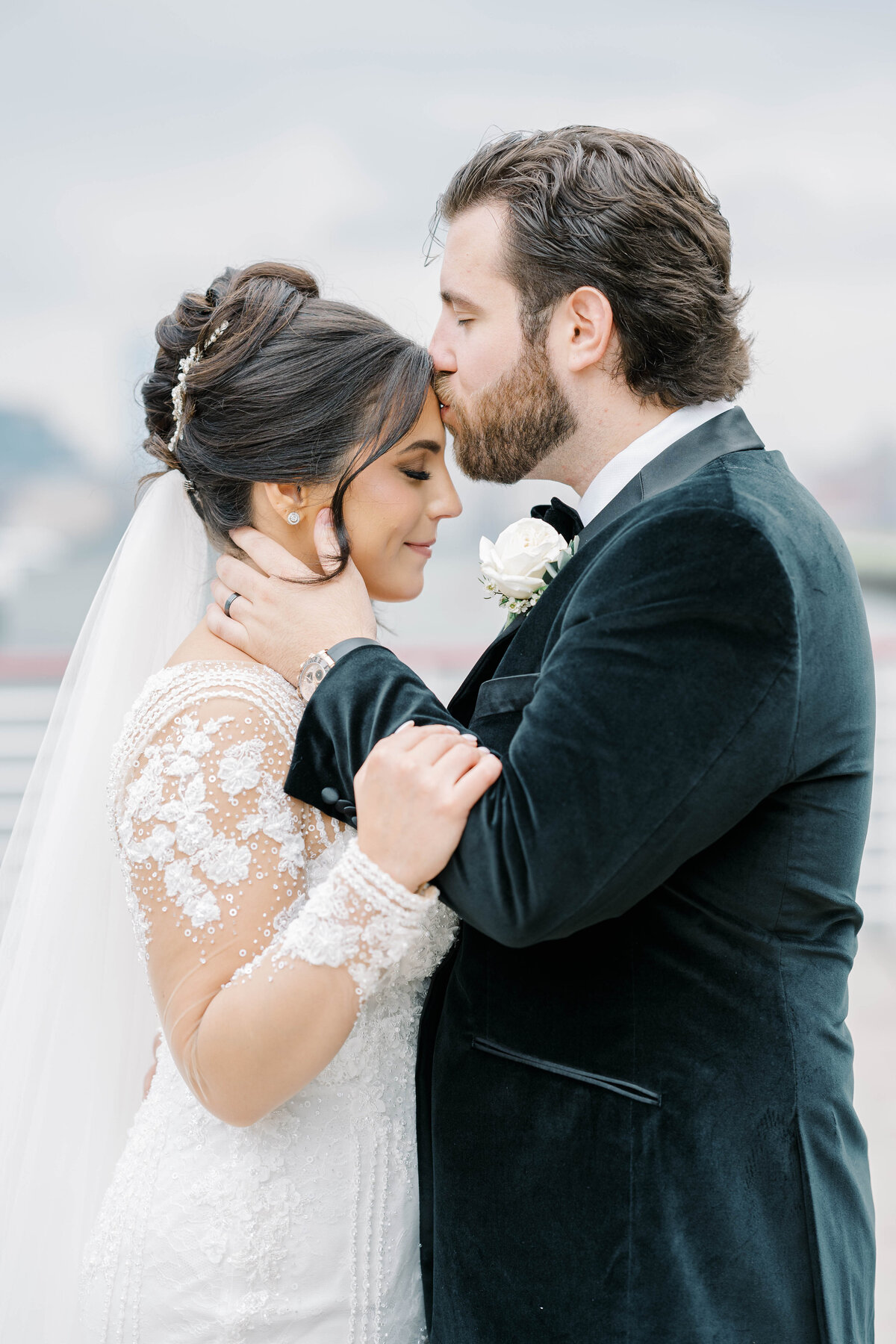 Adriana_and_Rommy_Sneak_Peek_MTA-76