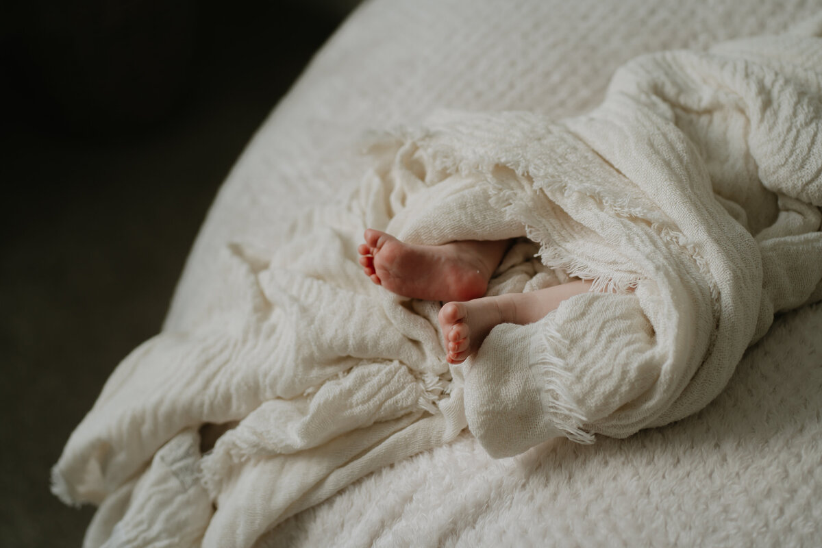 GraceDoveFamilies_WorcestershireNewbornPhotographer_MaddisonNewborn-104