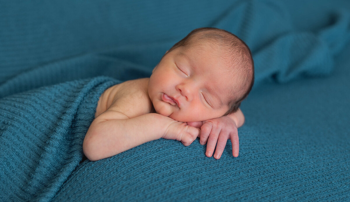 Adorable Lifestyle Newborn Photography Lancaster Pennsylvania Teals