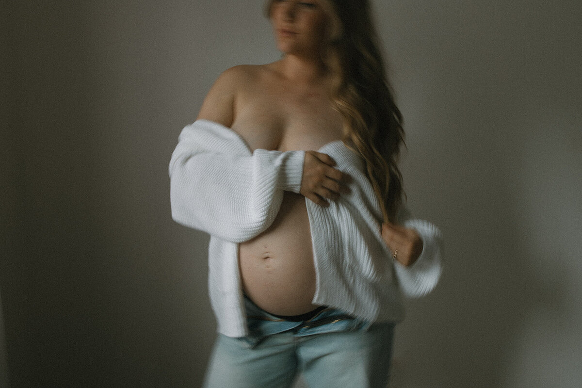 Brittmaternity-32_websizeSeattle and kitsap county maternity photography in studio